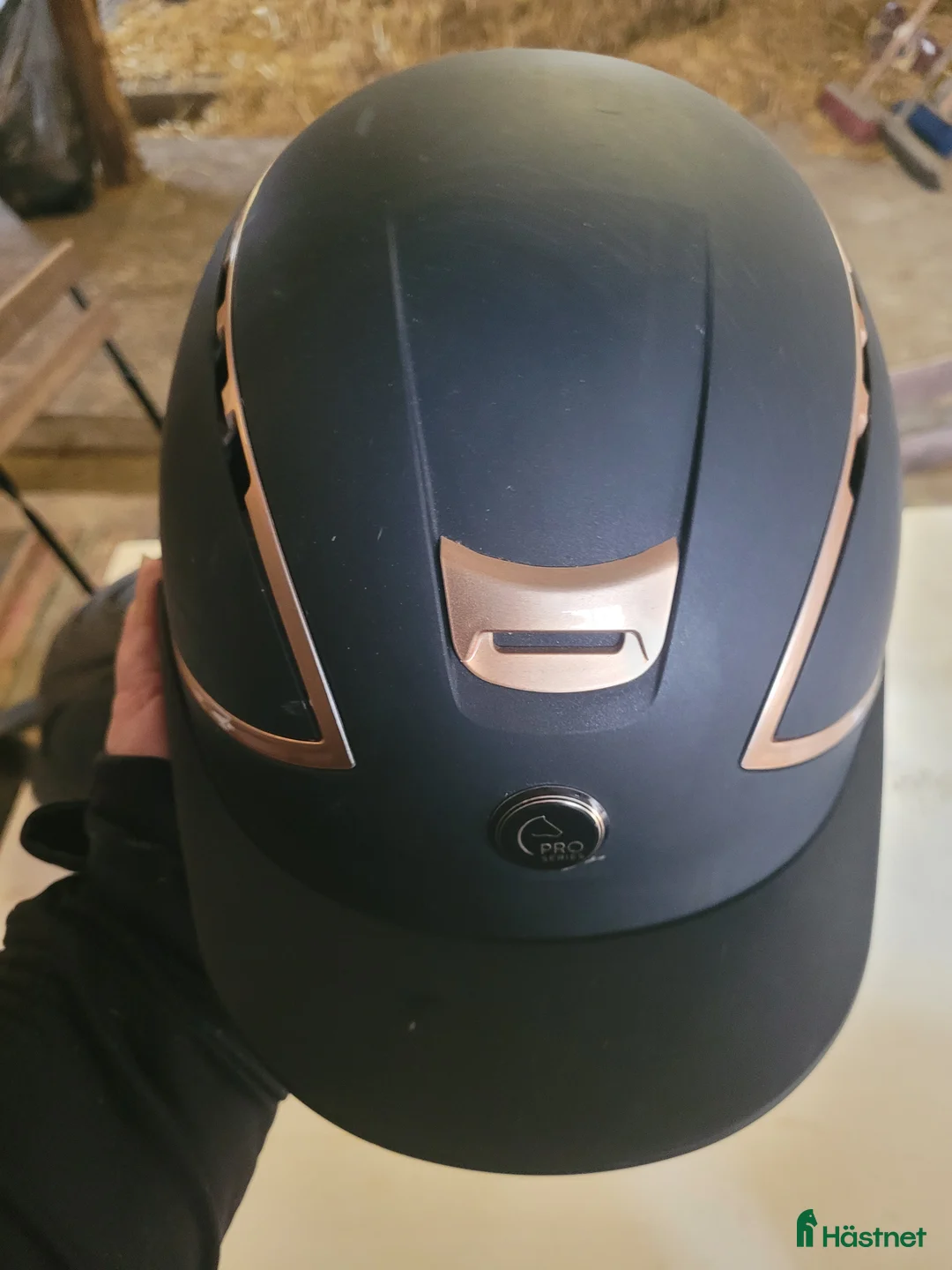 Hjälmar ryttarutrustning till salu: Pro Series Hybrid Rose Gold i Eskilstuna - Annons 1