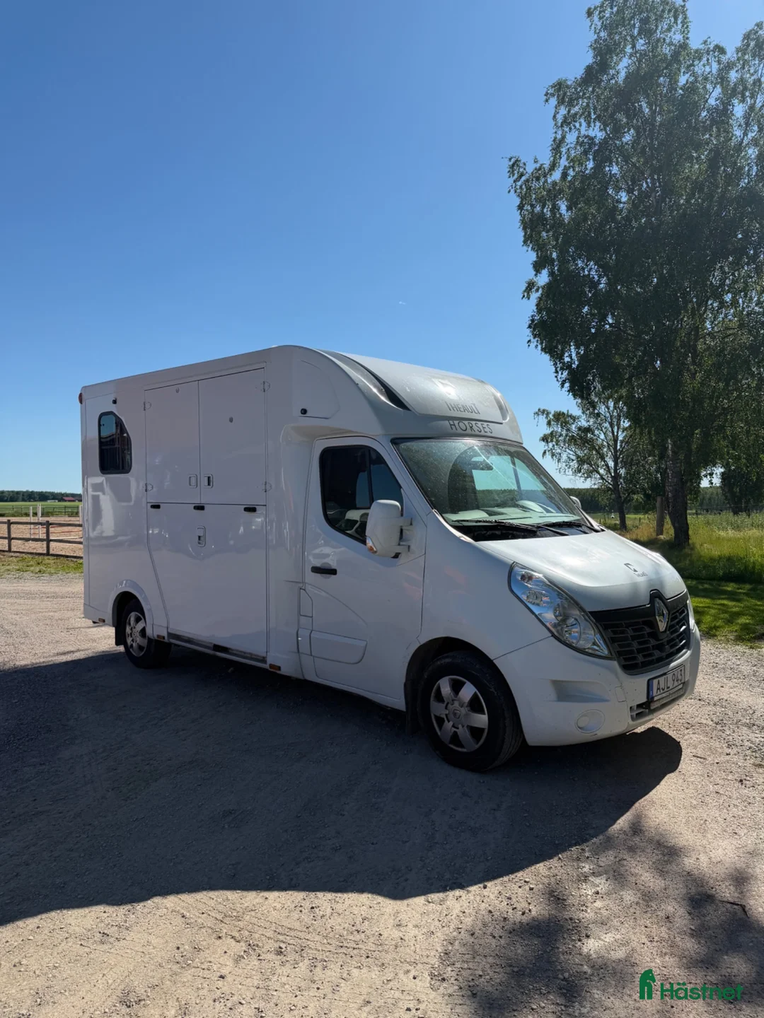 Hästlastbilar  fordon & transport till salu: Hästlastbil Theault v-galler  i Västerås - Annons 1