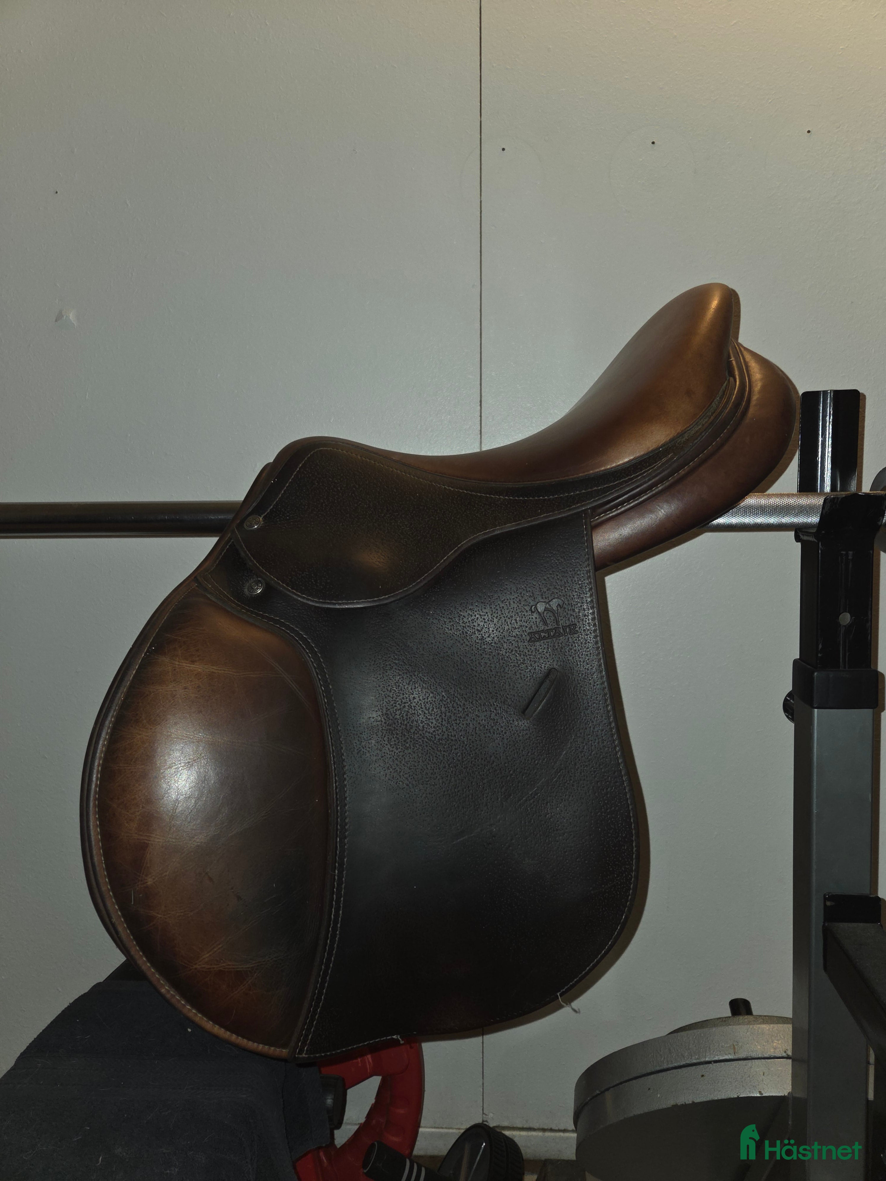 Sadlar hästutrustning till salu: Antares Altair hoppsadel i Vintrosa - Annons 4