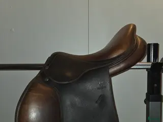 Sadlar hästutrustning till salu: Antares Altair hoppsadel i Vintrosa - Annons 4