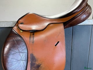 Sadlar hästutrustning till salu: Santa cruz hoppsadel i Sandviken - Annons 1