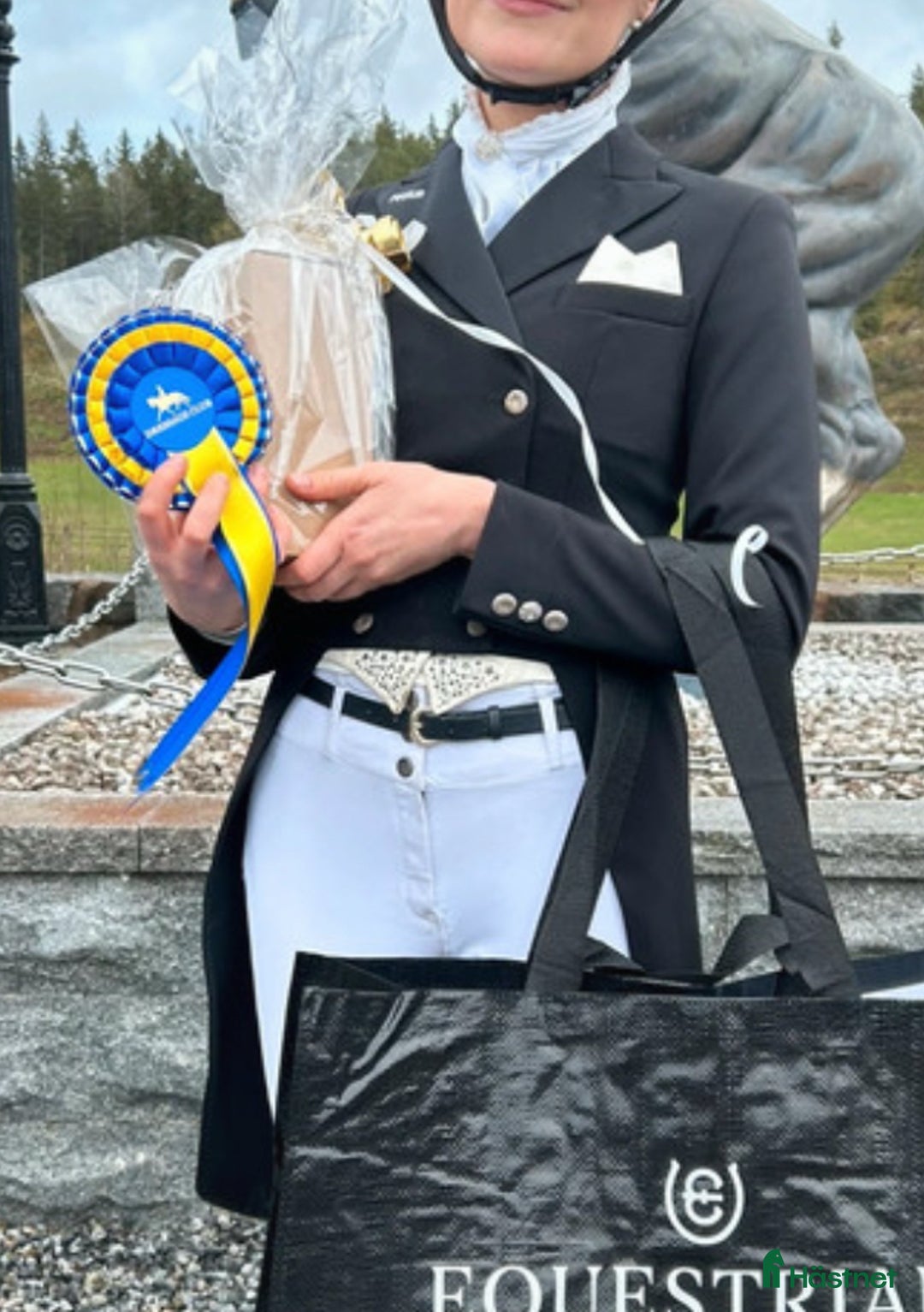 Jackor & Kavajer ryttarutrustning till salu: Dressyrfrack stl 36 i Stockholm - Annons 4