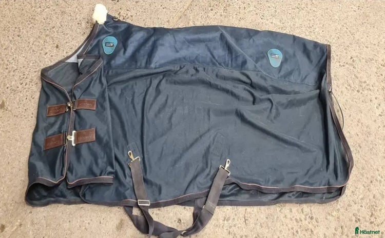 Täcken hästutrustning till salu: Täcken strlk 145 o 130 i Mörsil - Annons 1