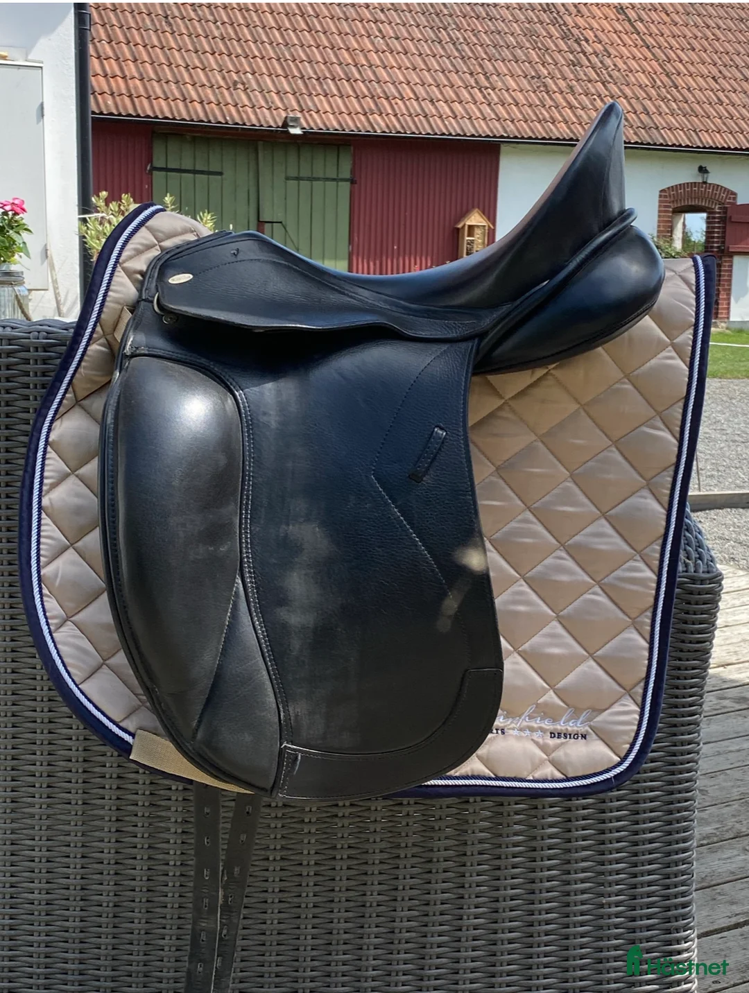Sadlar hästutrustning till salu: Mycket skön dressyrsadel i Sjöbo - Annons 1