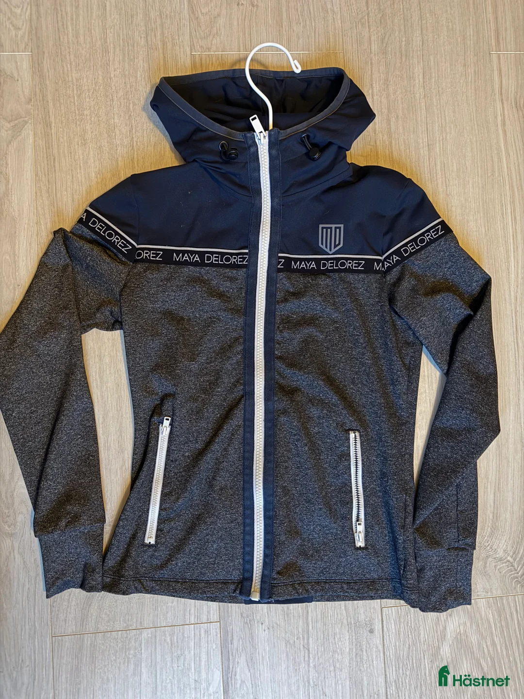 Övrigt Ridkläder ryttarutrustning till salu: Maya delorez tröja - Annons 1