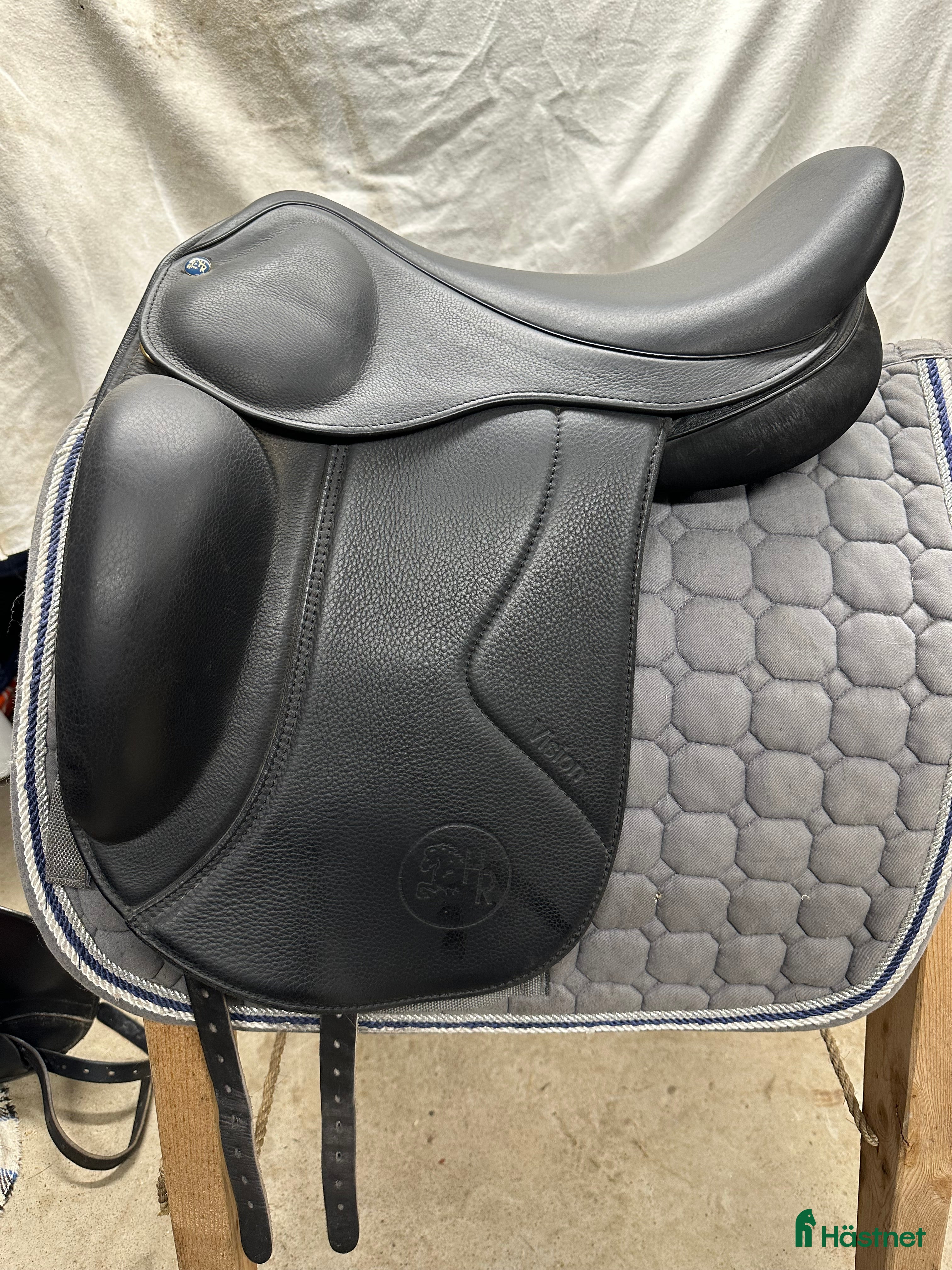 Sadlar hästutrustning till salu: HR vision i toppskick  i Sala - Annons 15