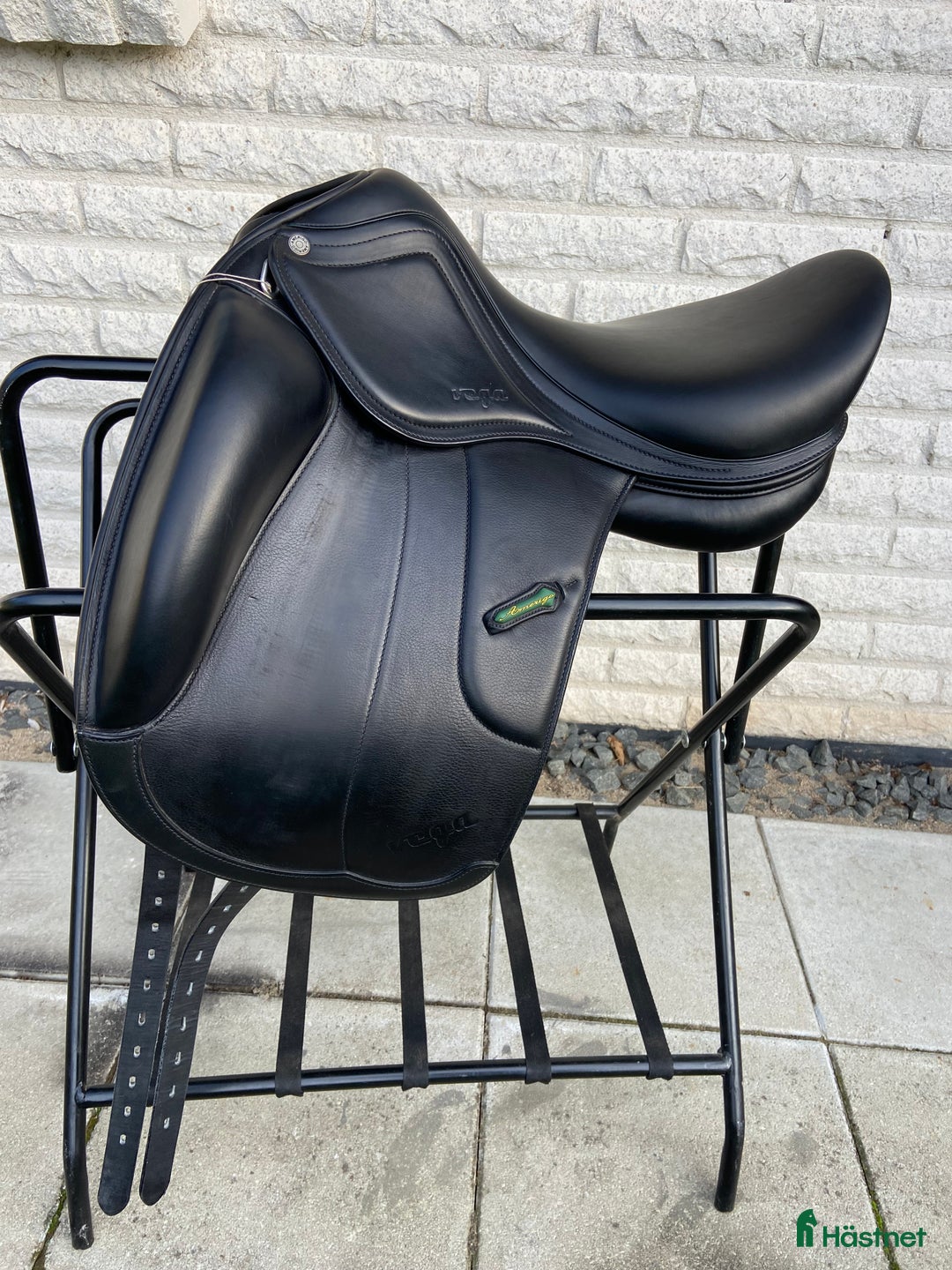 Sadlar hästutrustning till salu: Dressyrsadel Amerigo i Åhus - Annons 1