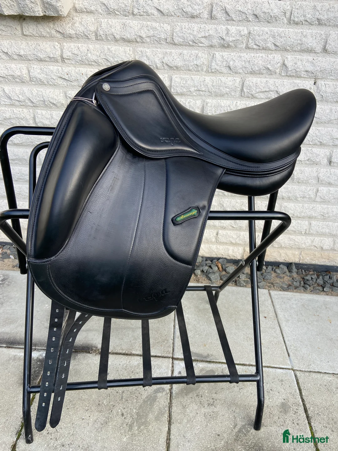Sadlar hästutrustning till salu: Dressyrsadel Amerigo i Åhus - Annons 1