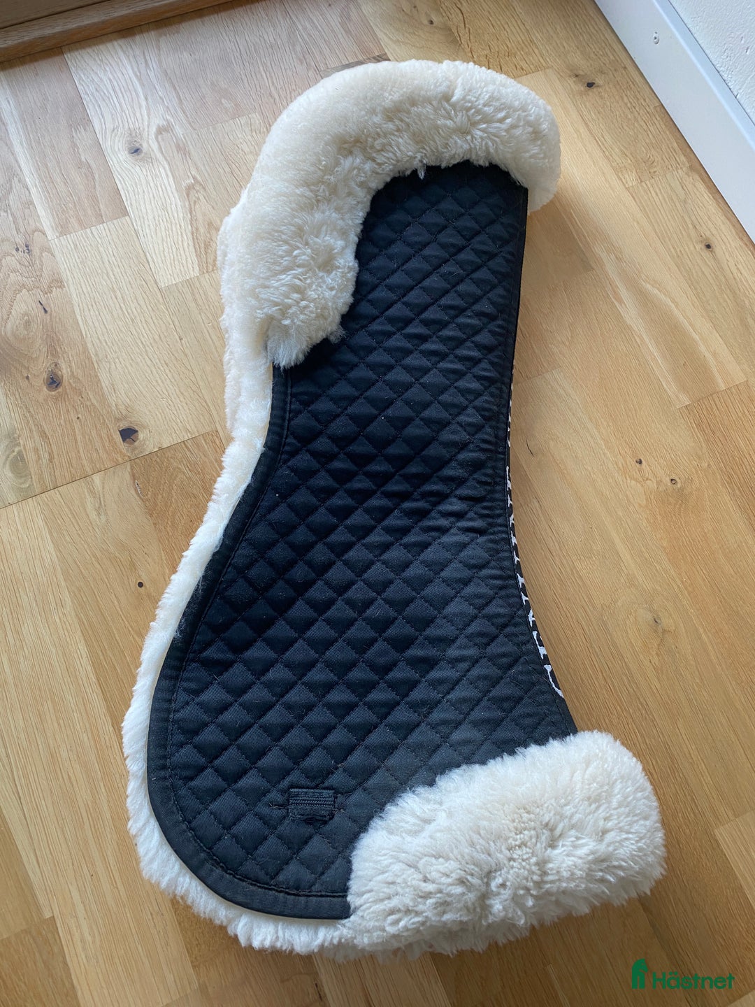 Sadeltillbehör hästutrustning till salu: Fårskinnspadd Genuine Sherpa i Norrköping - Annons 1