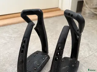 Stigbyglar hästutrustning Freejump stigbyglar - Annons 3