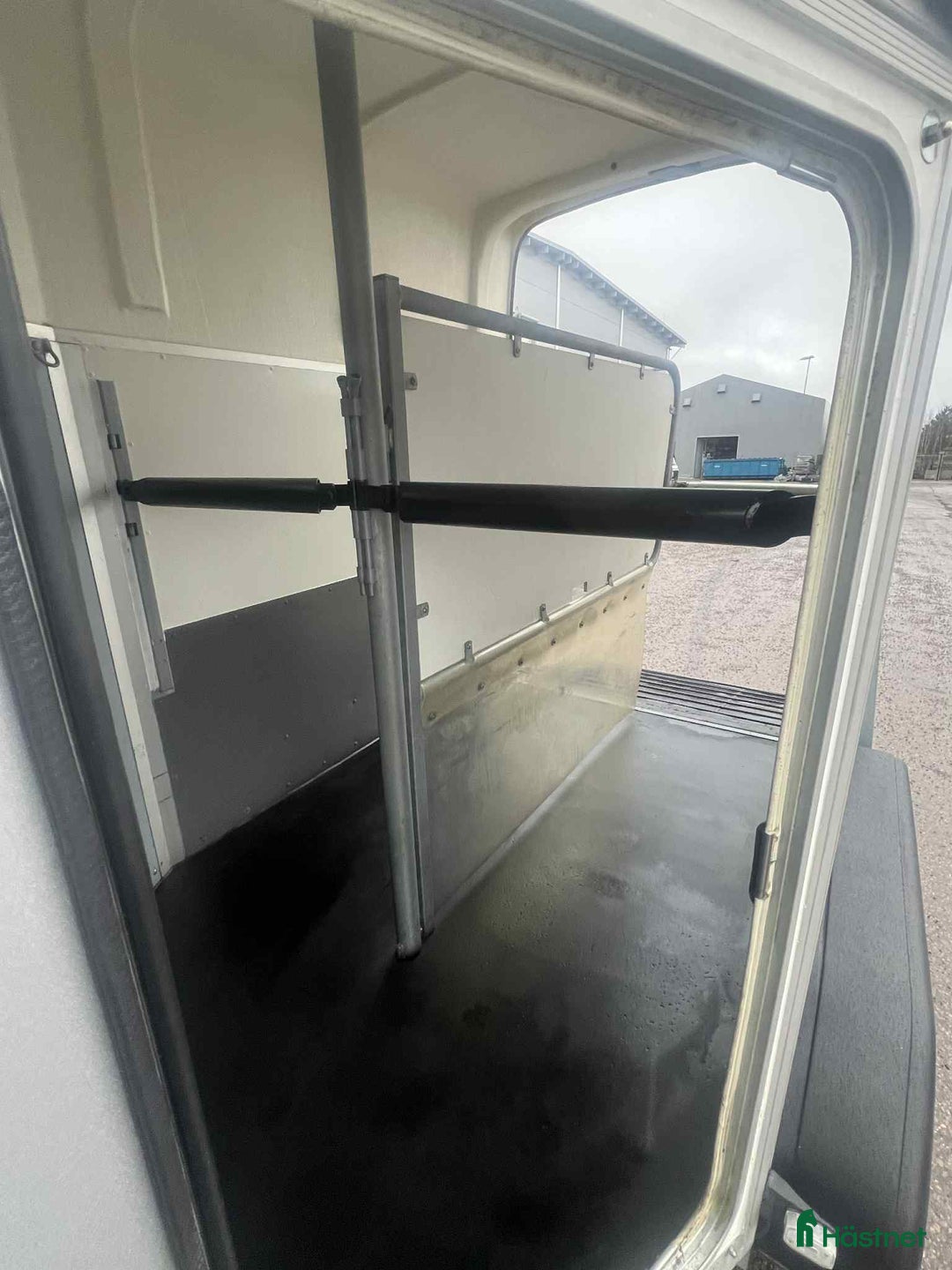 Hästtransporter  fordon & transport till salu: Thule Prestige i Västerås - Annons 5