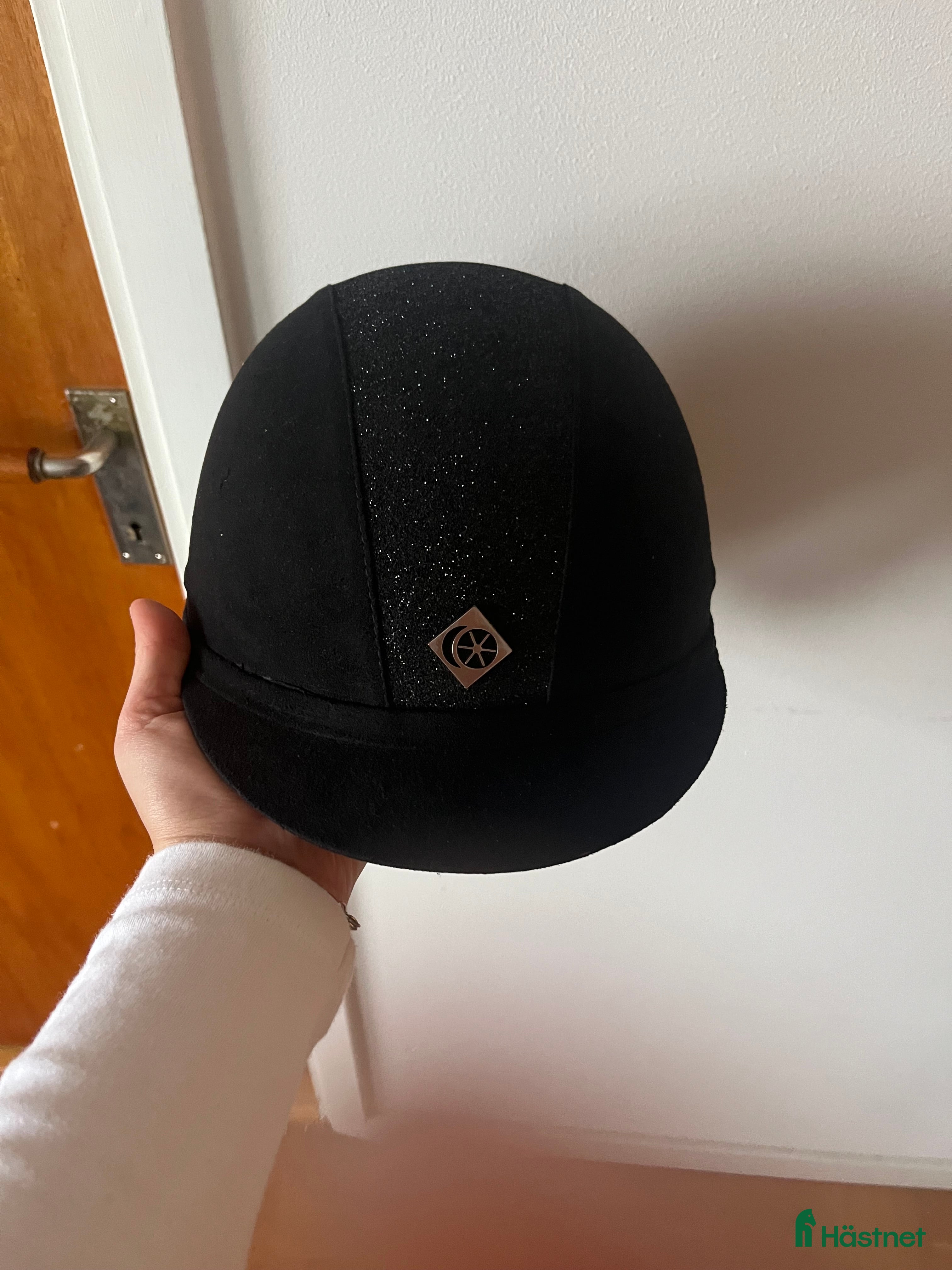 Hjälmar ryttarutrustning till salu: Charles owen hjälm  i Lidingö - Annons 2