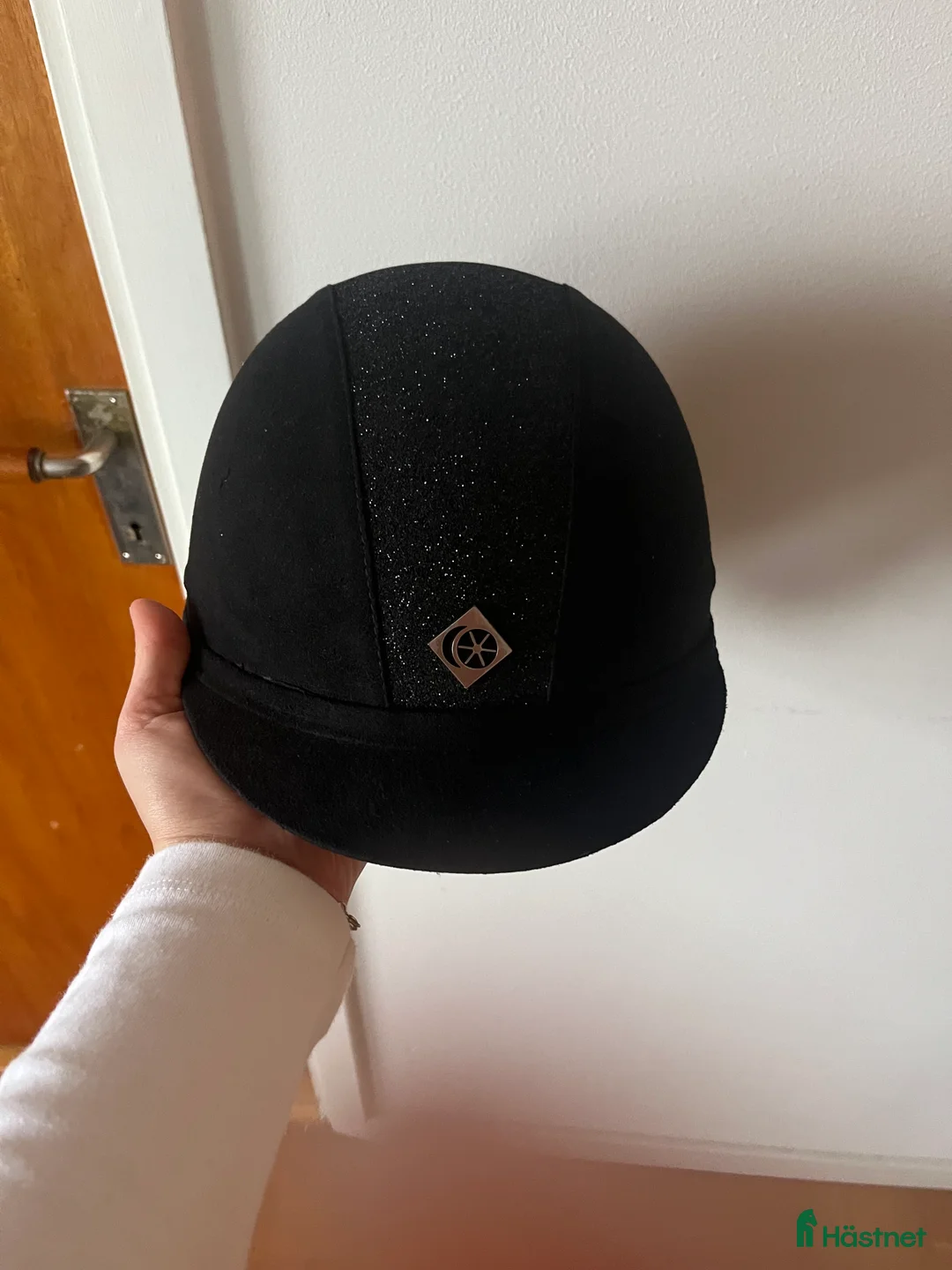 Hjälmar ryttarutrustning till salu: Charles owen hjälm  - Annons 1