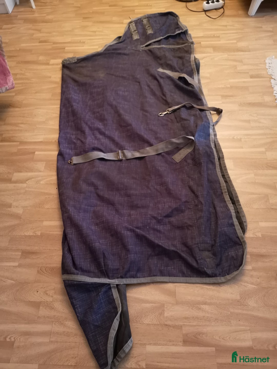 Täcken hästutrustning till salu: Regntäcke i fint skick i Oskarshamn - Annons 1