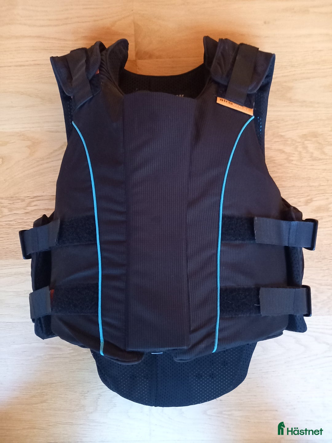 Säkerhetsvästar ryttarutrustning till salu: Säkerhetsväst i juniorstorlek i Strängnäs - Annons 1