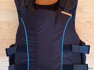 Säkerhetsvästar ryttarutrustning till salu: Säkerhetsväst i juniorstorlek i Strängnäs - Annons 1