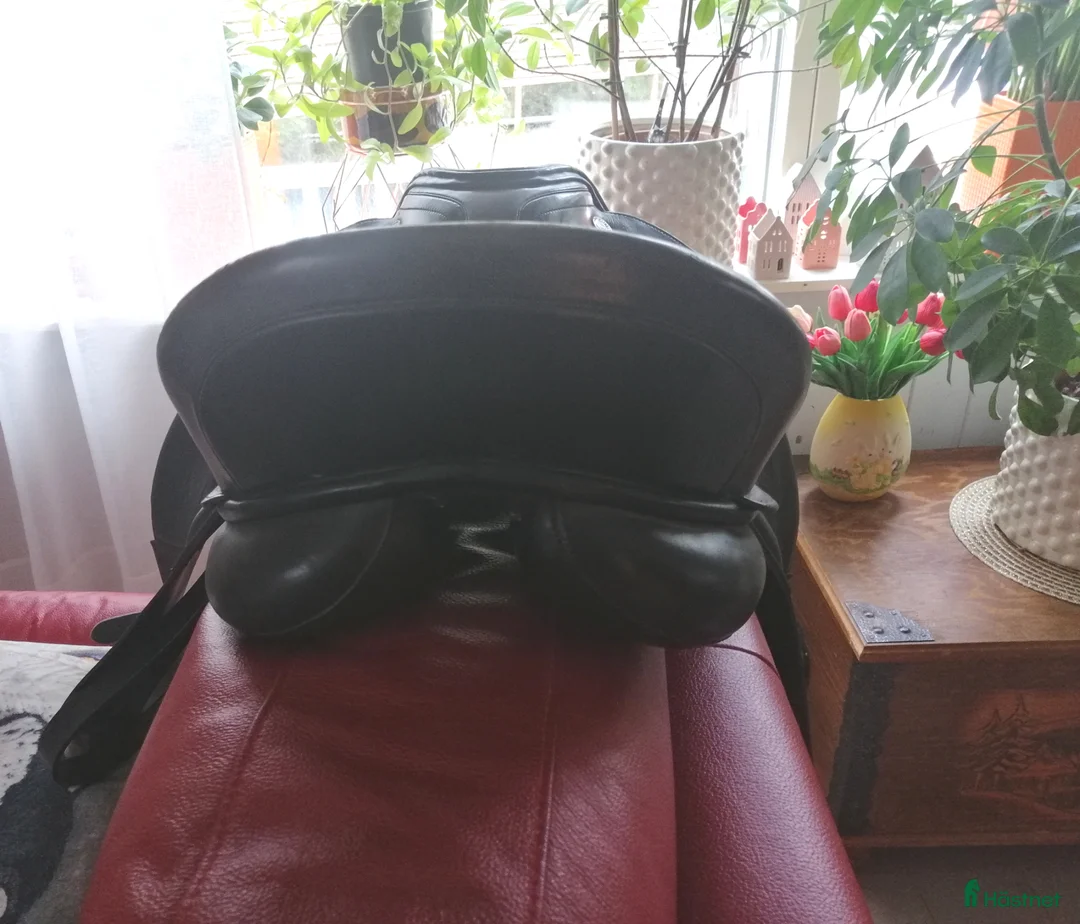 Sadlar hästutrustning till salu: Begagnad dressyrsadel - Annons 2