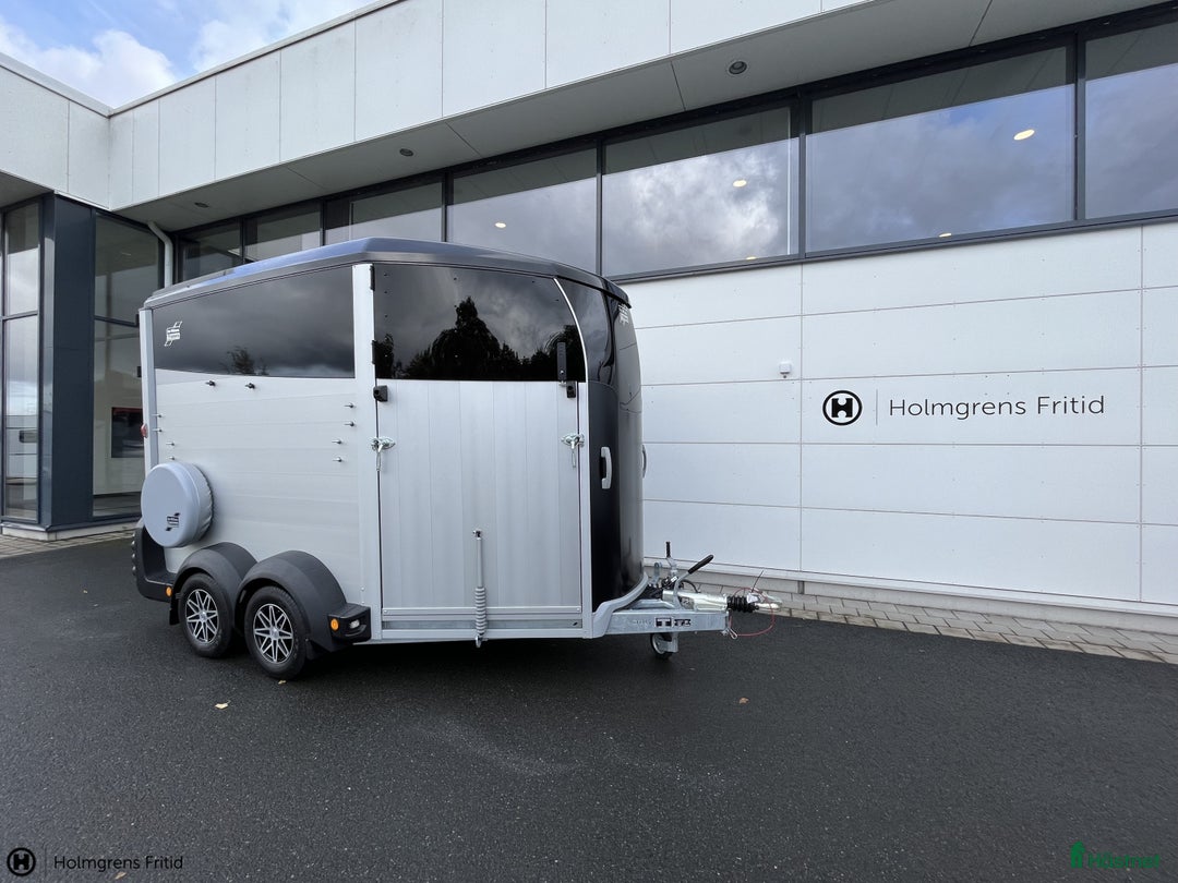 Hästtransporter  fordon & transport till salu: Släp för 2 stora hästar med överluckor i Växjö - Annons 4