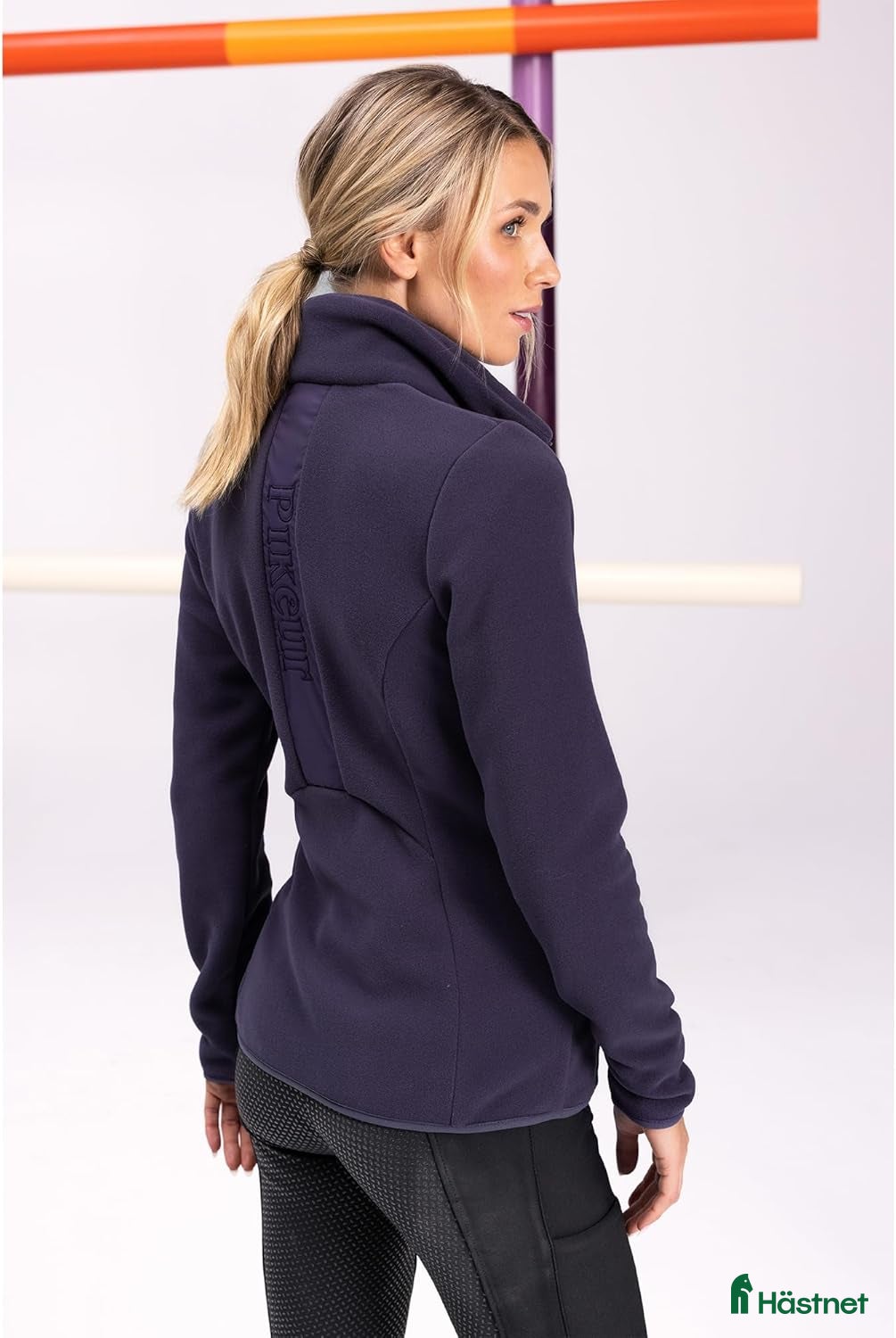 Jackor & Kavajer ryttarutrustning till salu: Så fin lila fleecekofta från Pikeur storlek M  - Annons 12