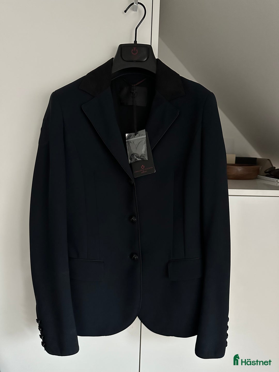 Jackor & Kavajer ryttarutrustning till salu: Cavalleria Toscana kavaj i Västerås - Annons 1