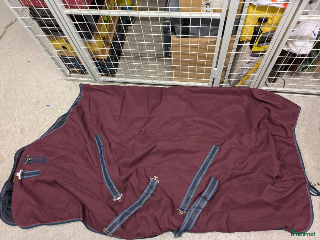 Täcken hästutrustning till salu: Rambo Horseware stalltäcke 100 gr, strl 145 cm - Annons 1