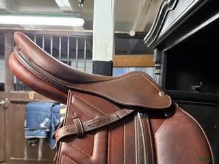 Sadlar hästutrustning till salu: Renaissance 16 tum - Annons 1