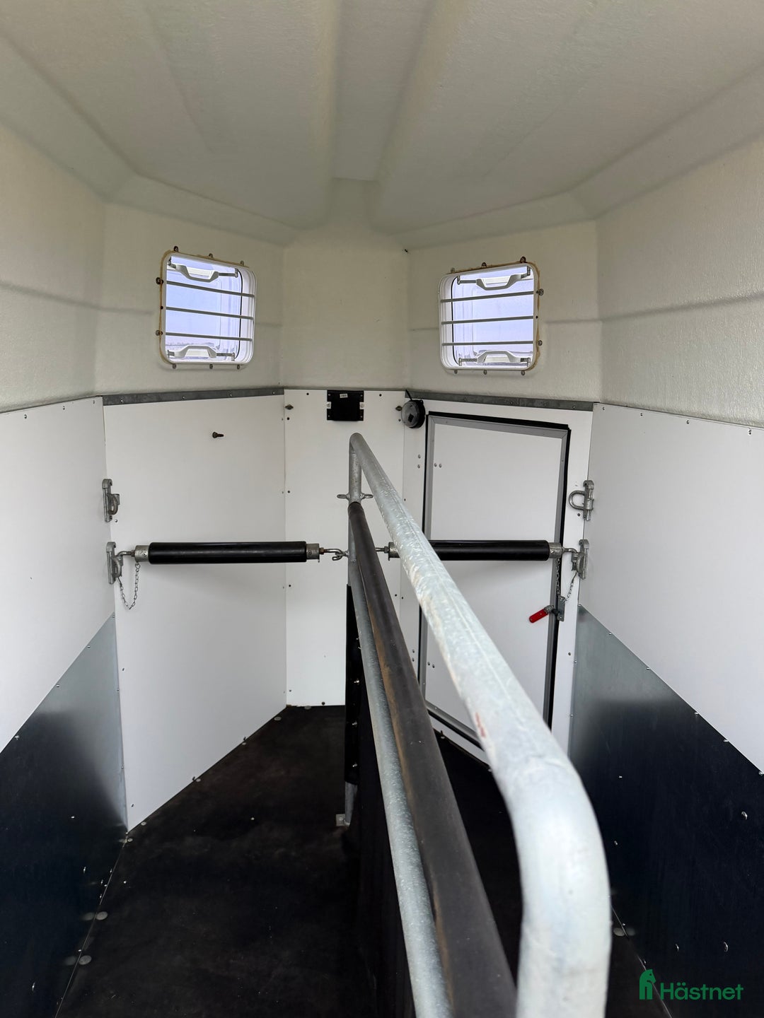 Hästtransporter  fordon & transport till salu: Värmlandsvagen-17 Kompositgolv nya väggar  i Västerås - Annons 9
