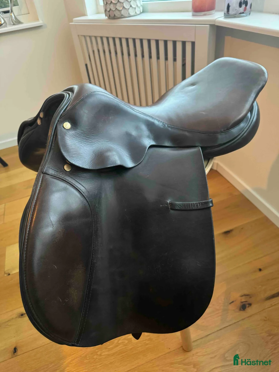Sadlar hästutrustning till salu: Albion Legend hoppsadel M / 17" i Värmdö - Annons 1