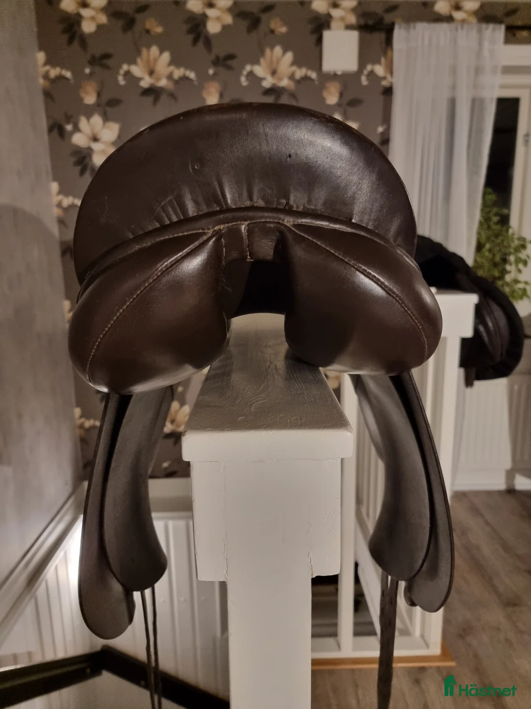 Sadlar hästutrustning till salu: Brun dressyrsadel i Hudiksvall - Annons 7