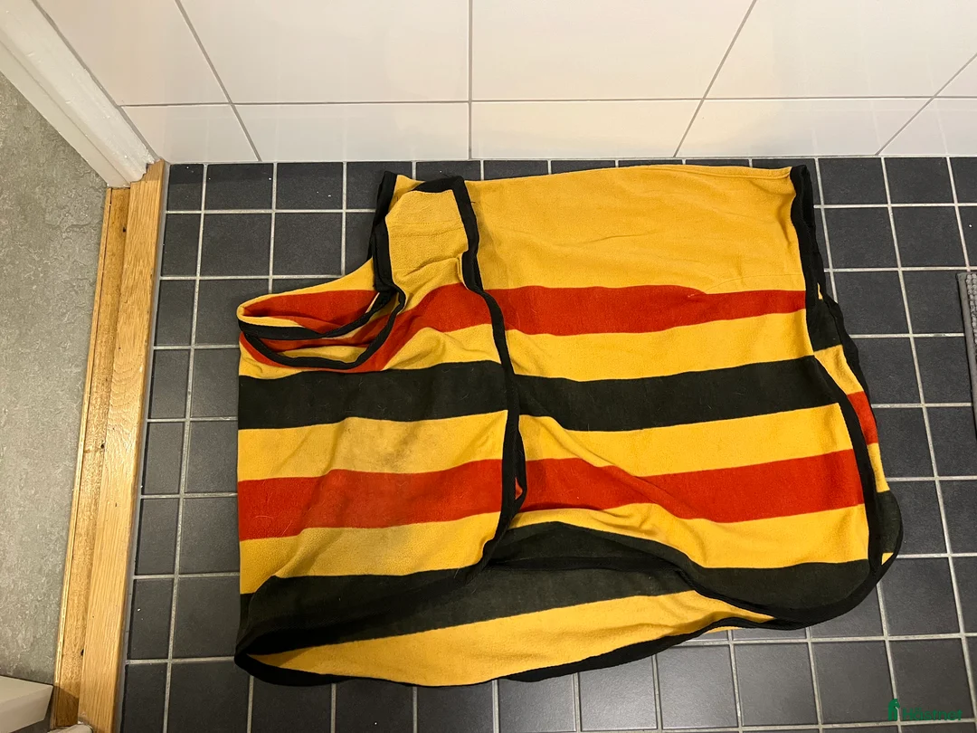 Täcken hästutrustning till salu: Länd- och ridtäcke i Göteborg - Annons 1