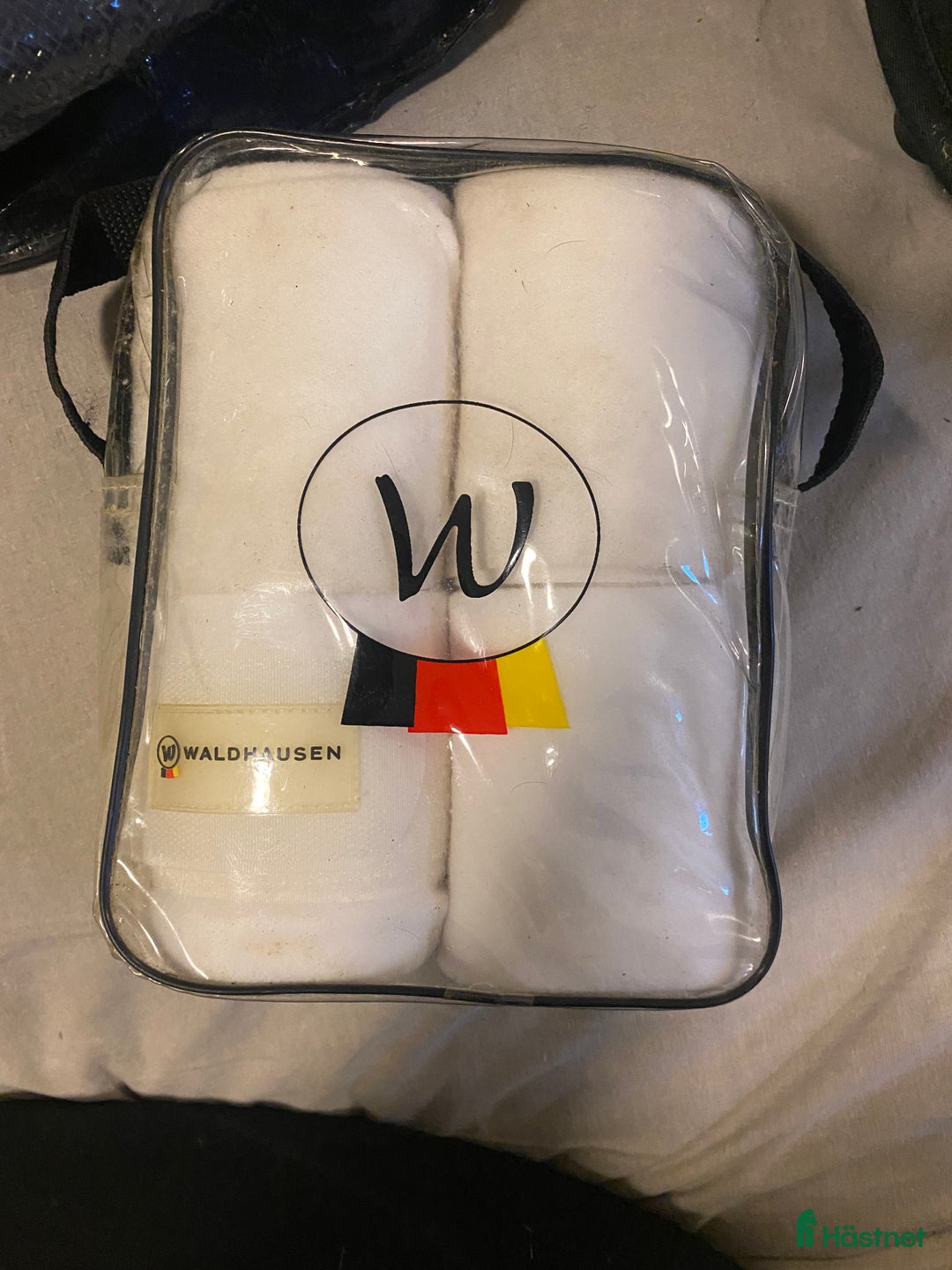 Benskydd hästutrustning till salu: Vita ben lindor  i Uddevalla - Annons 1