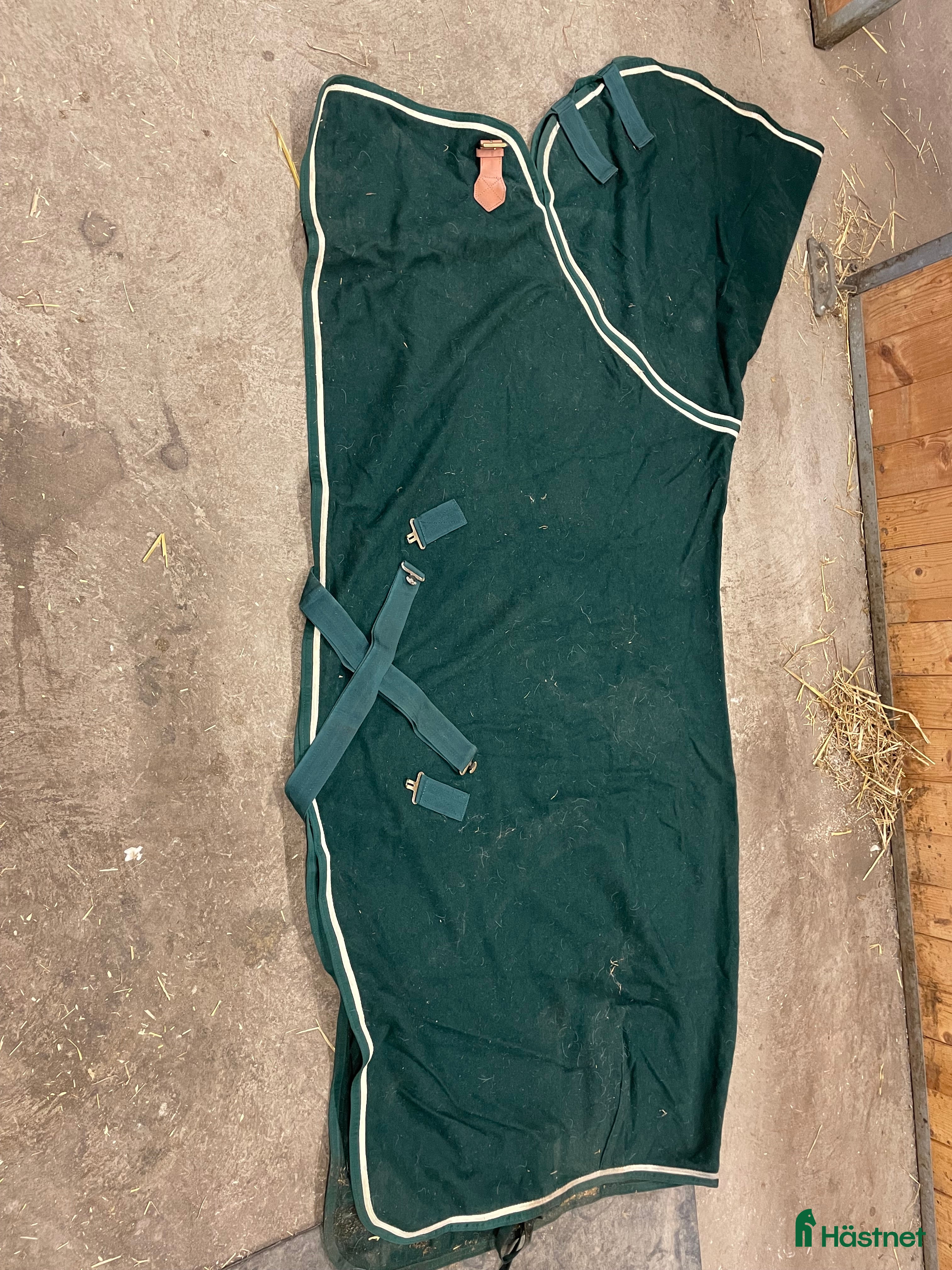 Täcken hästutrustning till salu: Grönt ylletäcke  i Skara - Annons 2