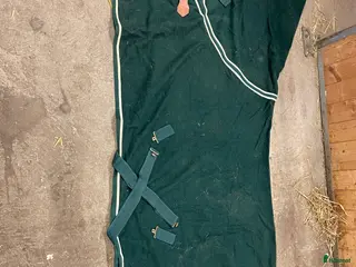 Täcken hästutrustning till salu: Grönt ylletäcke i Skara - Annons 2