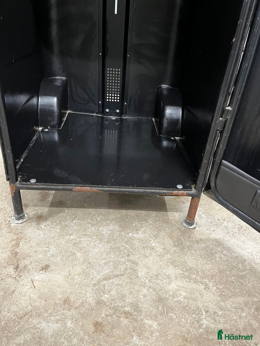 Övrig utrustning övrig utrustning till salu: Svart sadelskåp  - Annons 6