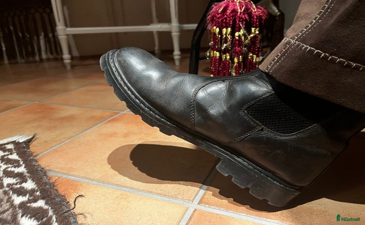 Ridstövlar ryttarutrustning till salu: Svarta Jodhpurs i Rättvik - Annons 1