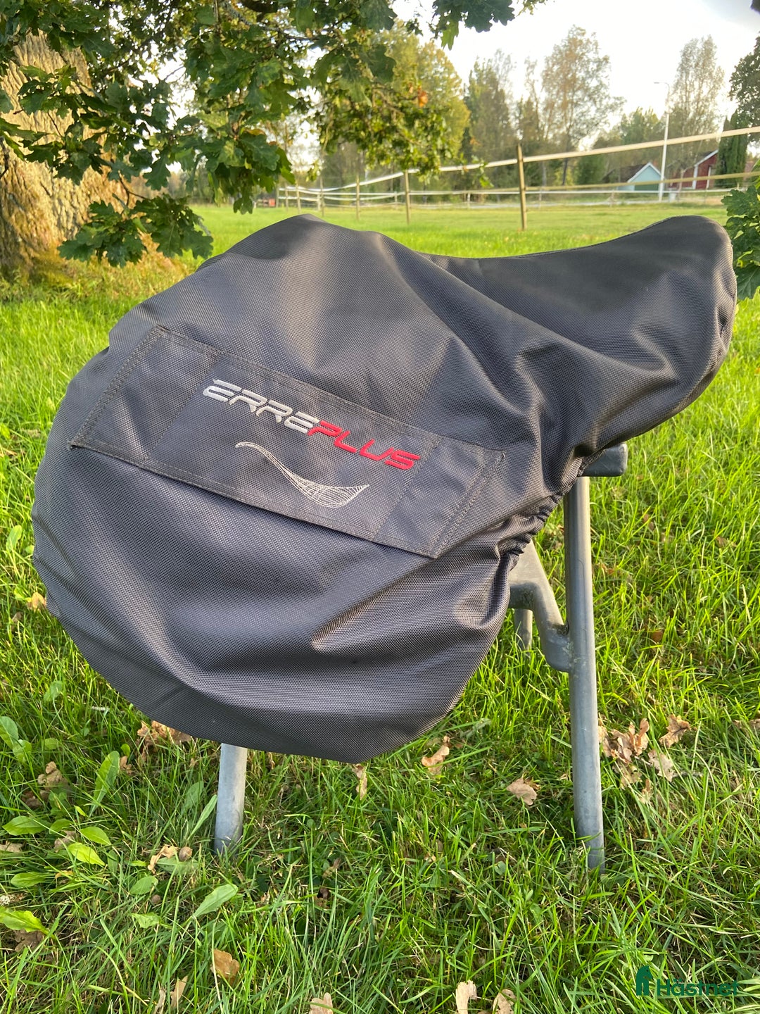 Sadlar hästutrustning till salu: Erreplus JF hoppsadel 17 tum – fint skick i Ljungby - Annons 6