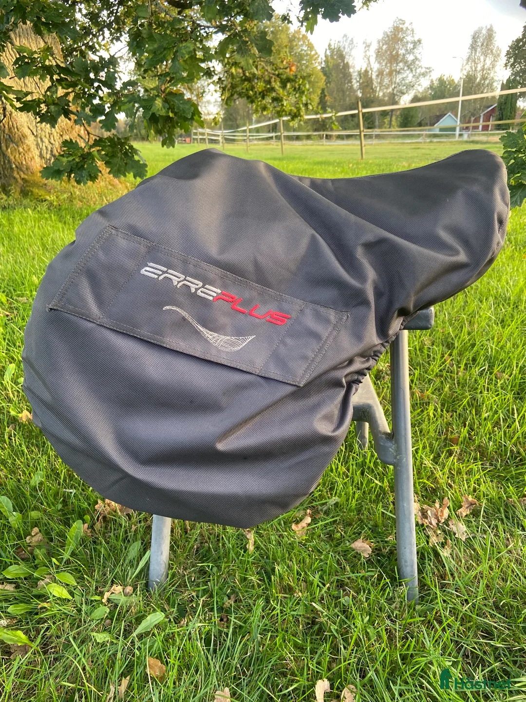 Sadlar hästutrustning till salu: Erreplus JF hoppsadel 17 tum – fint skick i Ljungby - Annons 6