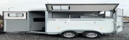 Hästtransporter  fordon & transport till salu: Fautras Oblic+2 för omgående leverans - Annons 24