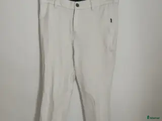 Ridbyxor ryttarutrustning till salu: Vita tävlingsridbyxor i Vaxholm - Annons 1