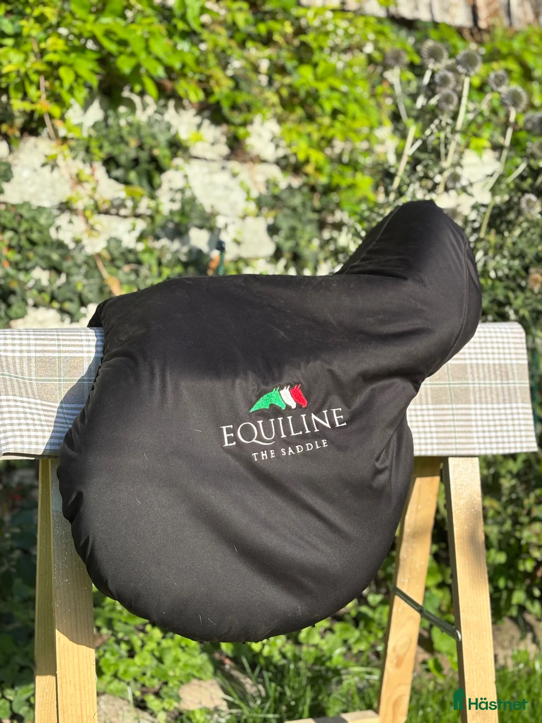 Sadlar hästutrustning till salu: Equiline E5 hoppsadel 16” L - Annons 6