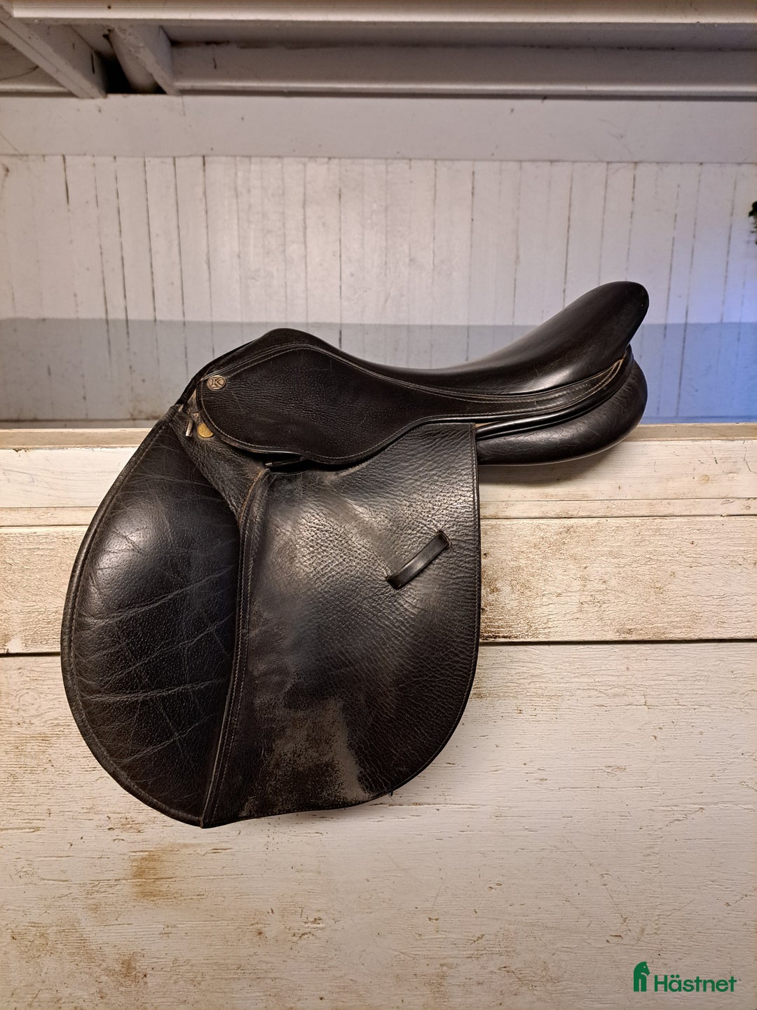 Sadlar hästutrustning till salu: Fin hoppsadel för den mindre ryttaren!  i Billdal - Annons 3