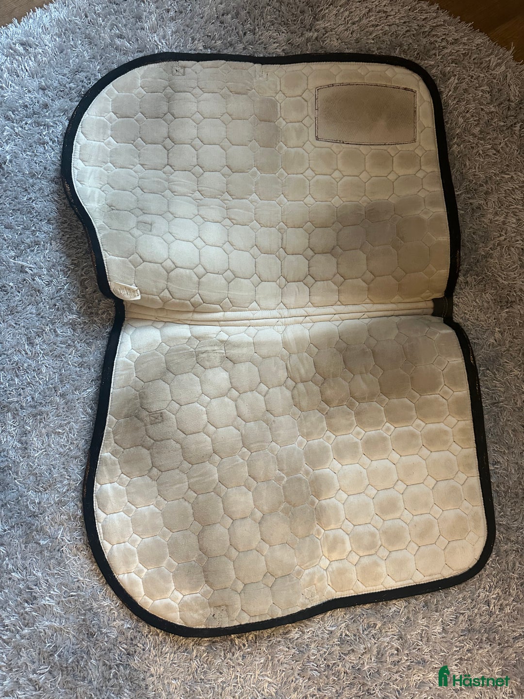 Schabrak & Vojlockar hästutrustning till salu: Fint E-logga schabrak i Uddevalla - Annons 5