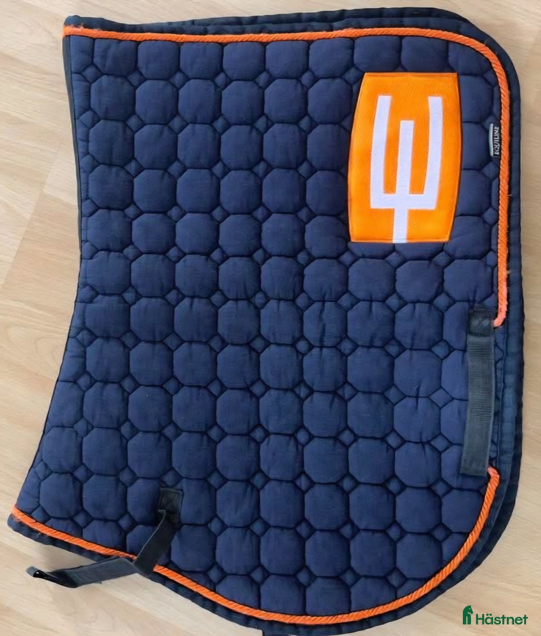 Schabrak & Vojlockar hästutrustning till salu: Fint e-logga schabrak säljes - Annons 1