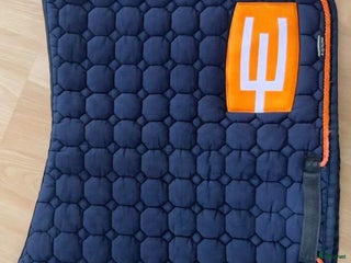 Schabrak & Vojlockar hästutrustning till salu: Fint e-logga schabrak säljes - Annons 3