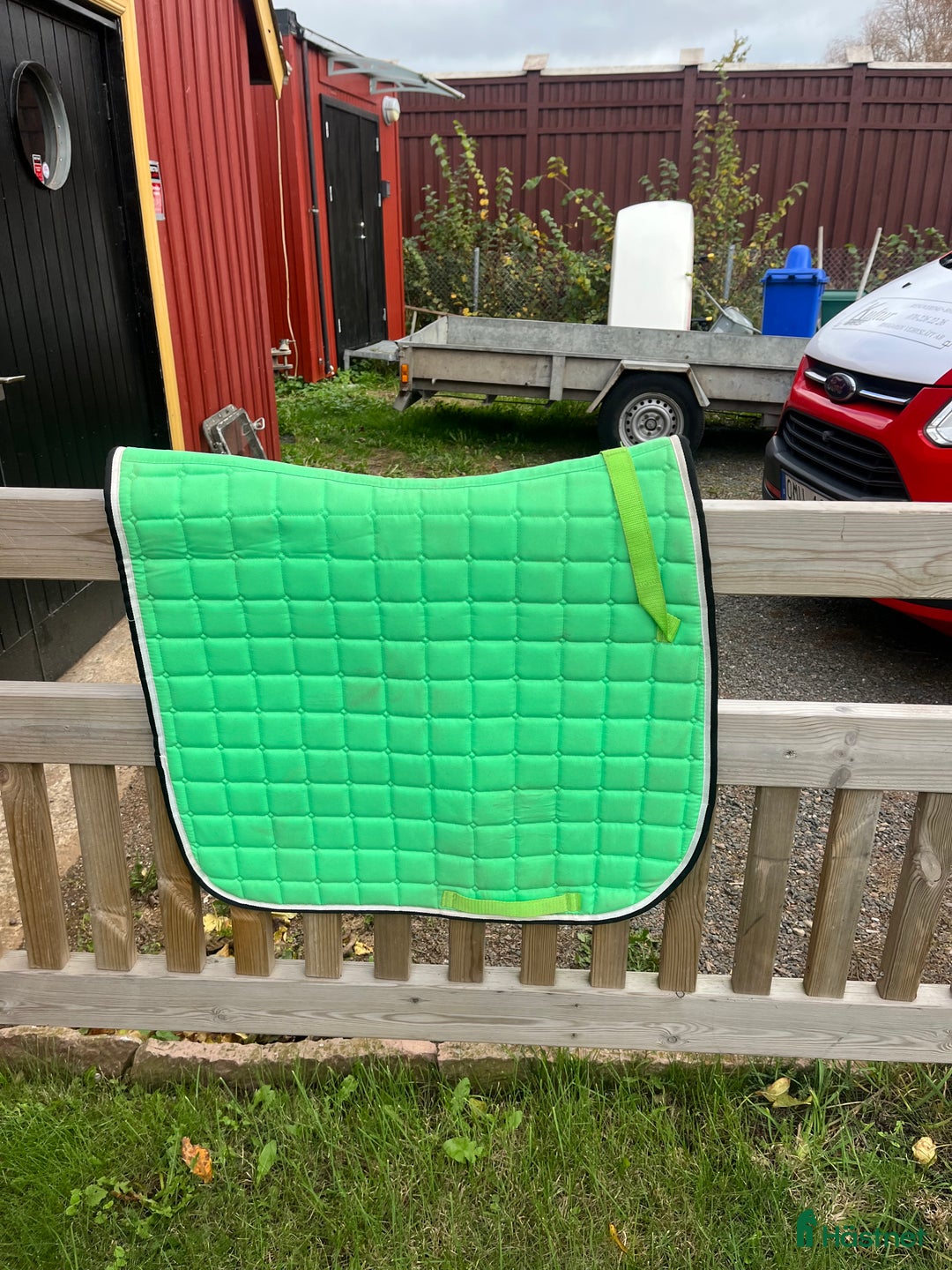 Schabrak & Vojlockar hästutrustning till salu: Ljusgrönt dressyr schabrak  i Vejbystrand - Annons 1