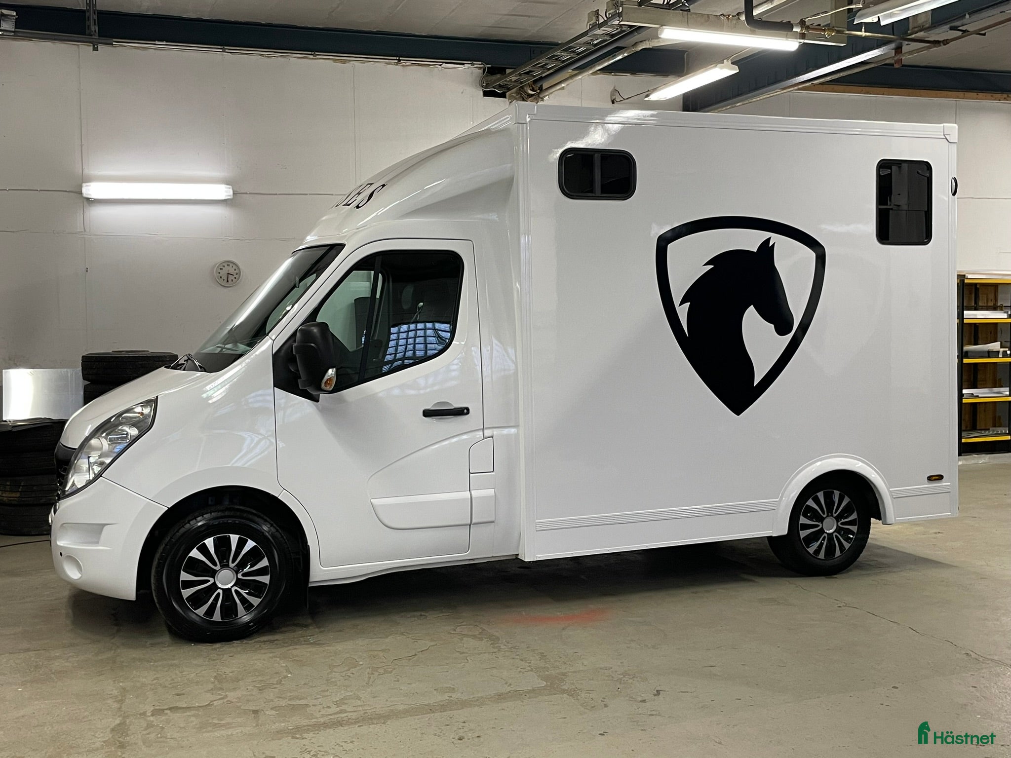 Hästlastbilar  fordon & transport till salu: Renault Master. Hästlastbil,B-kort.Lastvikt 1100kg - Annons 2