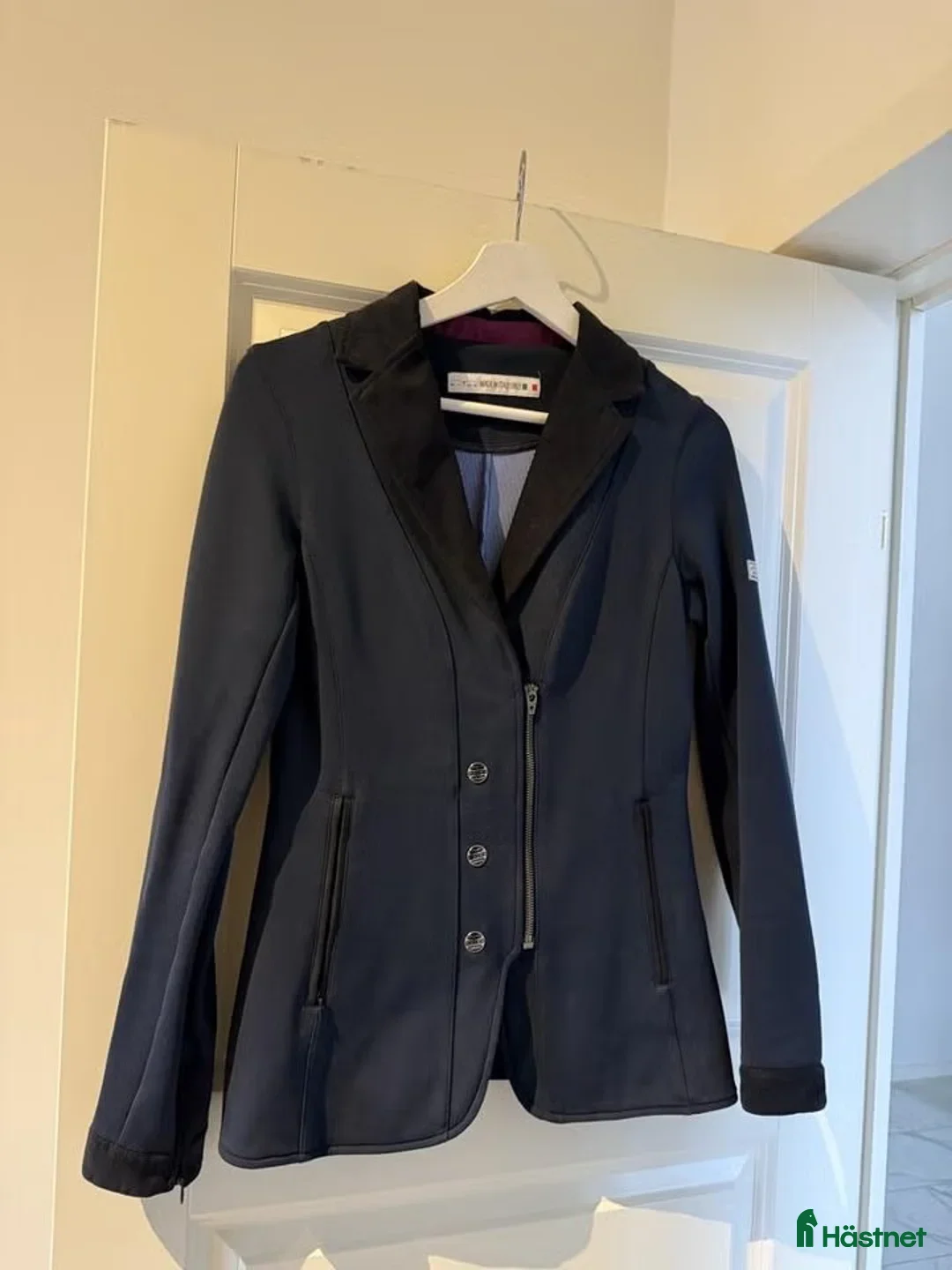 Jackor & Kavajer ryttarutrustning till salu: Animo kavaj marinblå IT 40 (svensk 36) - Annons 4