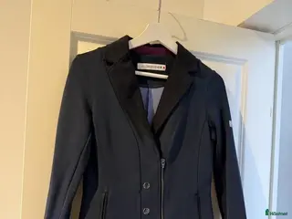 Jackor & Kavajer ryttarutrustning till salu: Animo kavaj marinblå IT 40 (svensk 36) - Annons 11