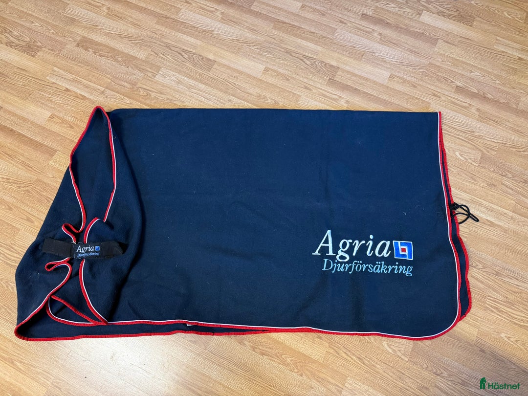 Täcken hästutrustning till salu: AGRIA-fleece  i Vendelsö - Annons 1