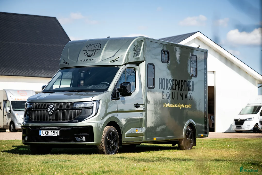 Hästlastbilar  fordon & transport till salu: HORSEPARTNER EQUIMAX HÄSTBIL - Annons 1